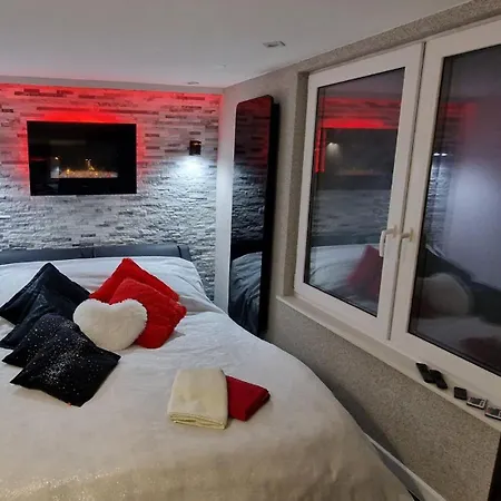 Apartament Z Jacuzzi Kolobrzeg Exterior photo