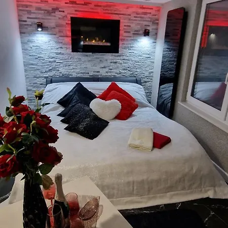Apartament Z Jacuzzi Kolobrzeg Exterior photo